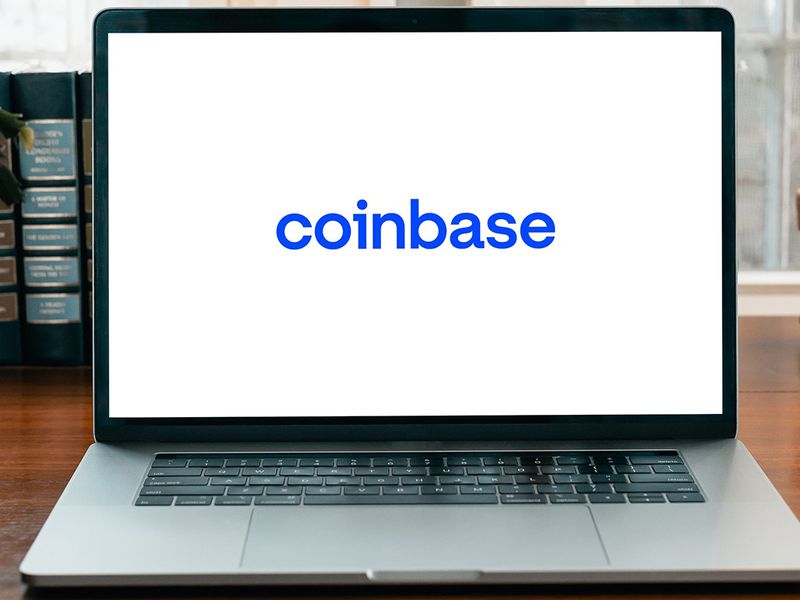 coinbase is weighing setting up non u s trading platform bloomberg
