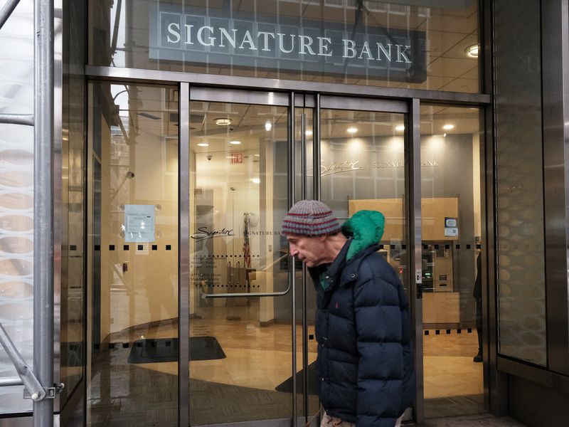 signature banks prospective buyers must agree to give up all crypto business report